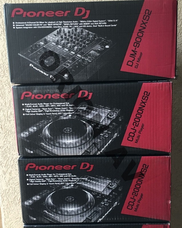 For sale 2x Pioneer CDJ-2000 Nexus plus 1 DJM-900 